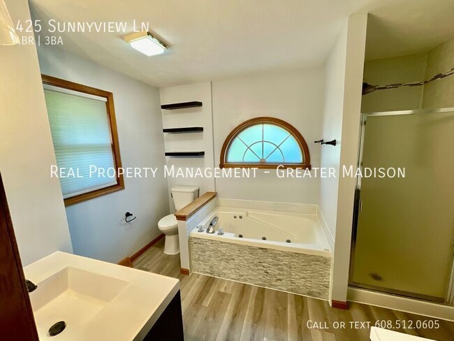 Building Photo - 425 Sunnyview Ln
