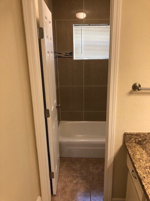 Guest Bathroom - 4116 Gallant Fox Dr