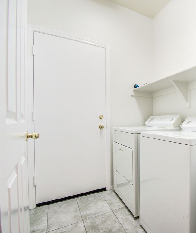 Building Photo - Lakewood 3 Bedroom for Rent!