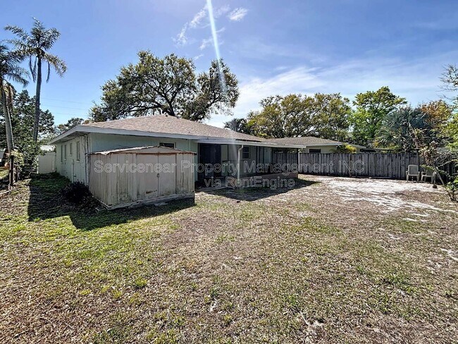 Building Photo - 10597 101st Ave