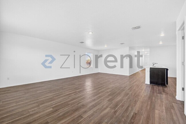 Building Photo - 900 Wildflower St