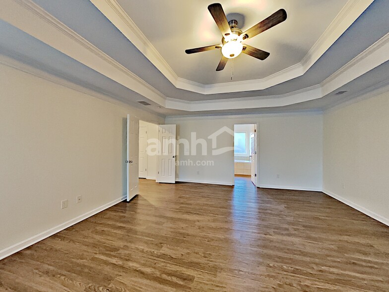 Building Photo - 932 Park Hollow Way