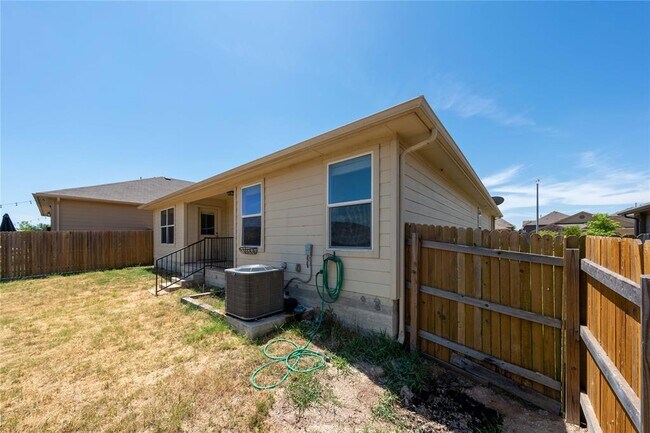 Building Photo - 414 Pentire Way