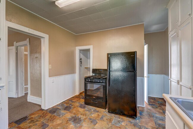 Building Photo - 427 Vernal Ave