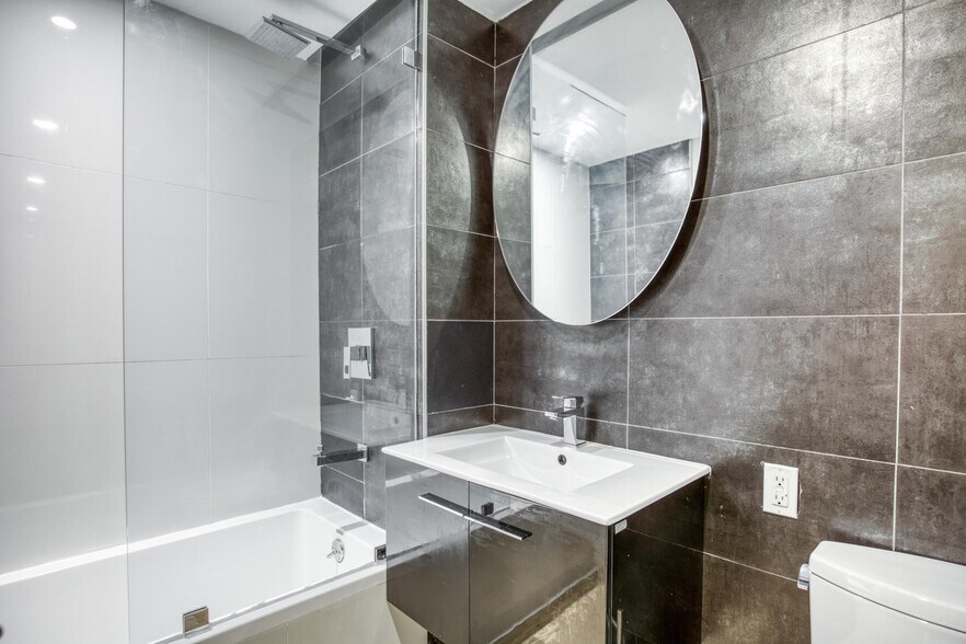 Building Photo - 72 Willoughby St