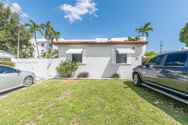 Building Photo - 2567 SW 21st Ave