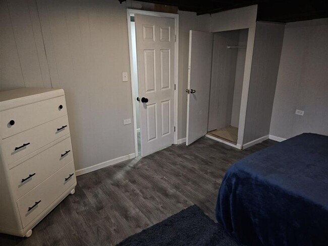 Building Photo - 1 Private Bedroom 1 Shared Bathroom