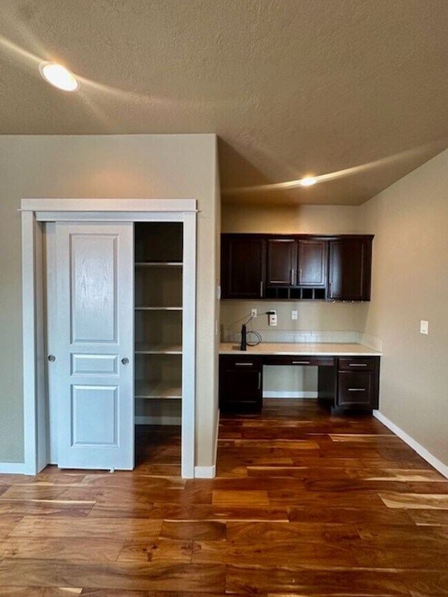 Building Photo - 63266 NW Newhall Pl