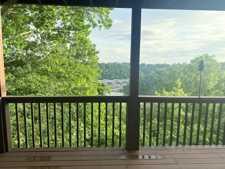 Building Photo - 949 Hideaway Dr