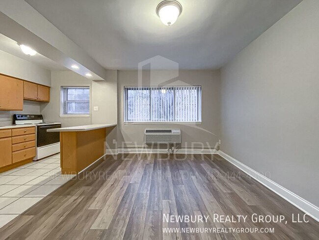 Building Photo - Cozy 2 Bedroom Available Now!