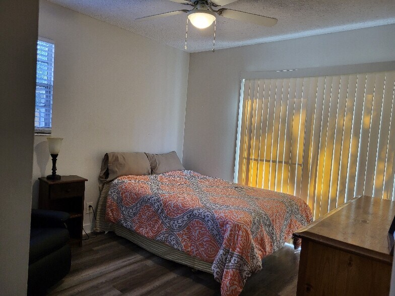 Building Photo - 7086 Queen of Hearts Ct