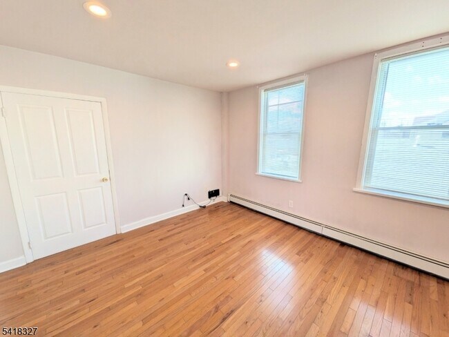 Building Photo - 239 Union Blvd