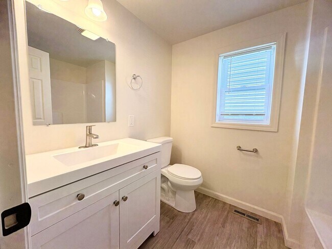 Building Photo - 518 E Cumberland St