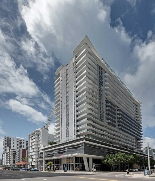 Building Photo - 1010 SW 2nd Ave