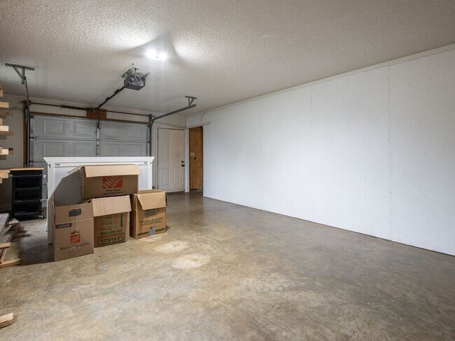 Building Photo - 15 Tiffany Ln