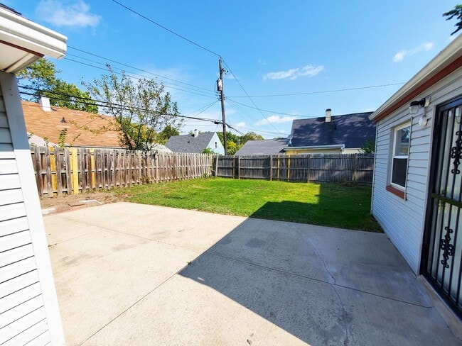 Building Photo - 4 Bed - 1 Bath Cape Cod for Rent