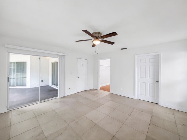 Building Photo - Annual rental offering privacy and space on 1.14 acres in Naples!