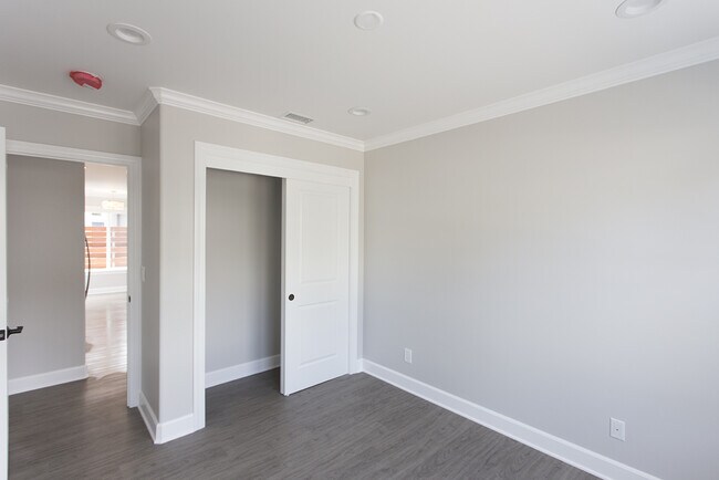 Building Photo - Newly Remodeled 3 Bedroom House by La Joll...