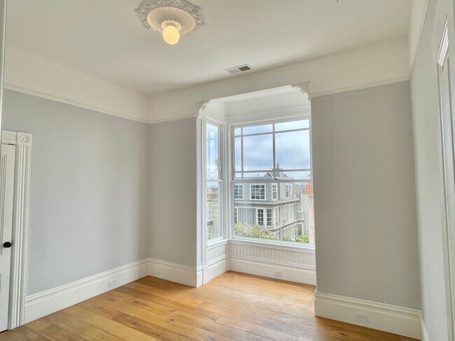 Building Photo - 5BR/3.5BA Elegant Presidio Heights Home! Flat Yard! 2 Car Garage! Laundry! PROGRESSIVE