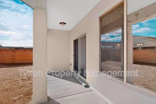 Building Photo - 247 Needle Ave SW