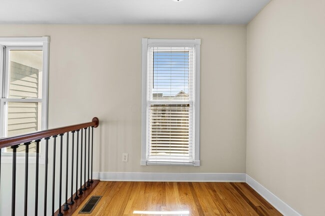 Building Photo - 975 N 6th St