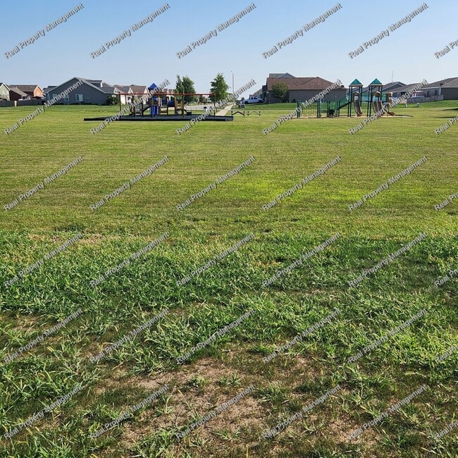 Building Photo - Brand New 3 Bedroom Duplex