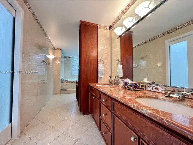 Building Photo - 9511 Collins Ave