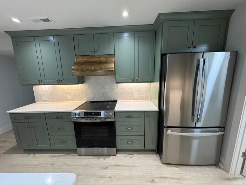 Building Photo - 886 Moore Rd