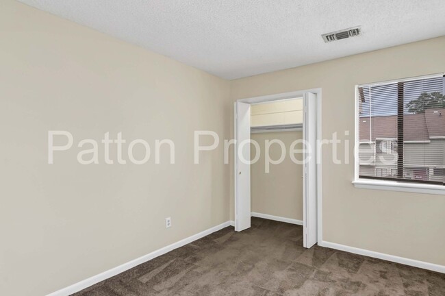 Building Photo - Point Arcadia Townhome