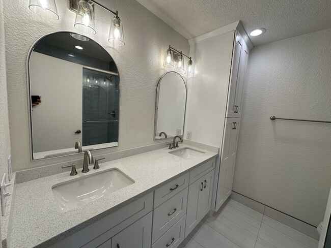 Building Photo - Remodeled 3BD/2BA Gem in Vintage Park
