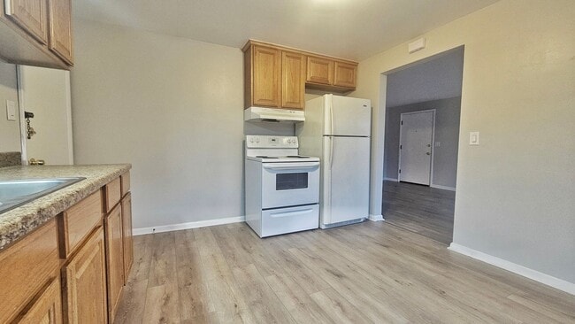 Building Photo - Charming 2 Bedroom 1 bath Brick Duplex in Rainier Ave S.