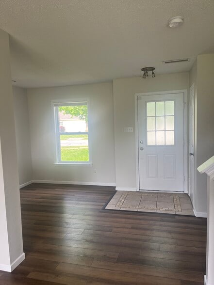 Building Photo - 4125 Pocahontas Dr