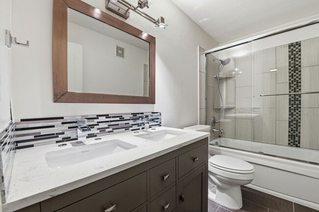 Building Photo - Hidden Gem at Saratoga Creekside – End Unit with Yard