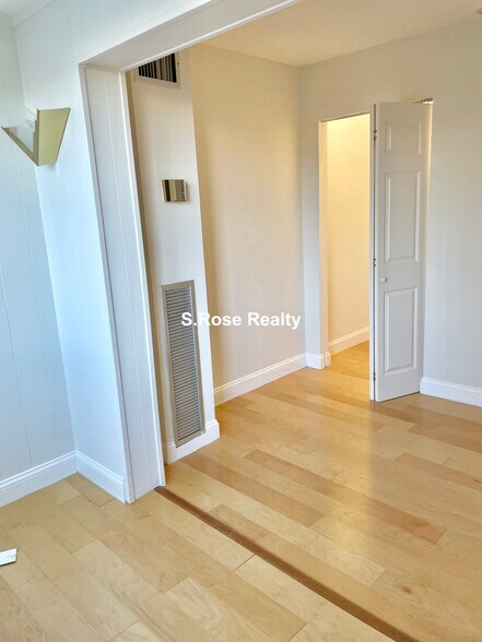 Building Photo - 1731 Beacon St