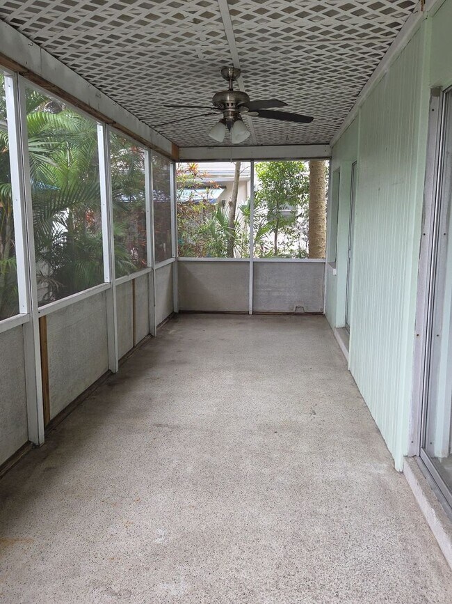Building Photo - 2939 Los Altos Dr