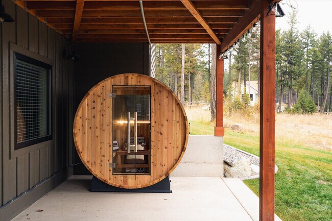 Building Photo - 323 Deer Creek Rd