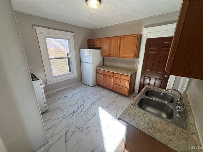 Building Photo - 1070 S Geddes St