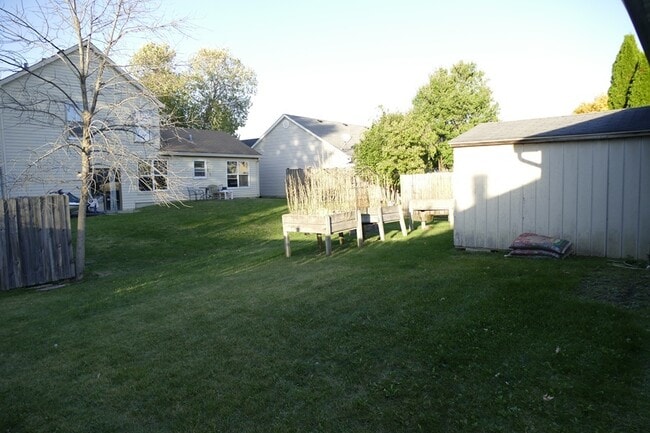 Building Photo - 1076 Crestwood Ln