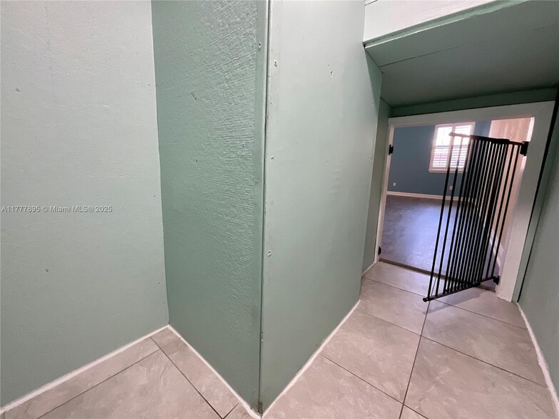 Building Photo - 14620 SW 15th St