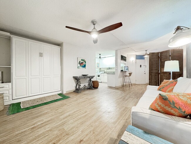 Building Photo - Pet Friendly Gold Coast Condo Fronting the...