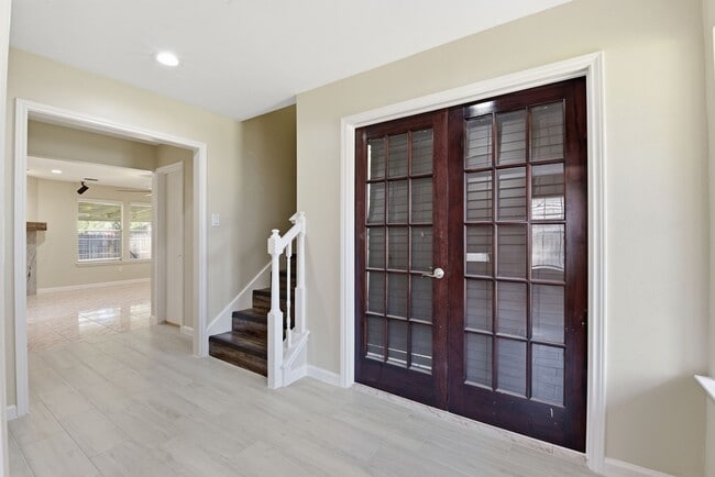 Building Photo - 8515 Leafdale Dr