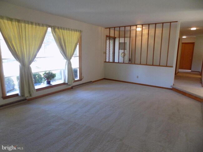Building Photo - 1413 Cherokee Ln