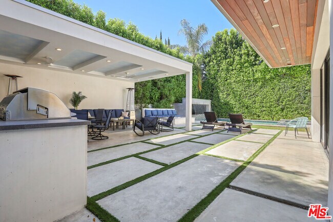 Building Photo - 13812 Cumpston St