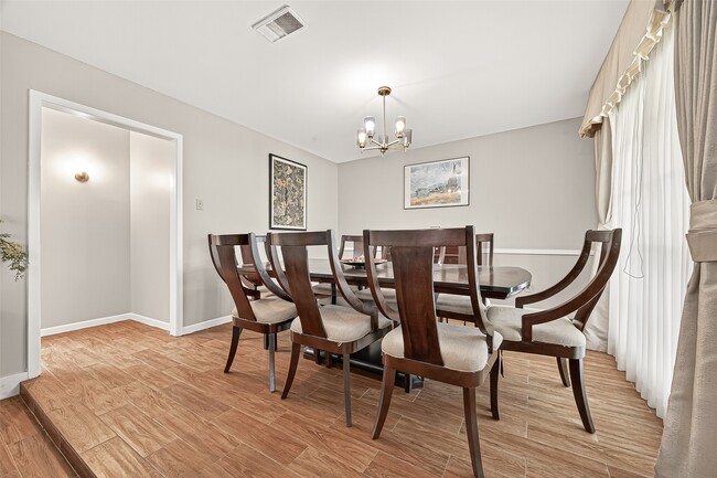 Building Photo - 9310 Cliffwood Dr