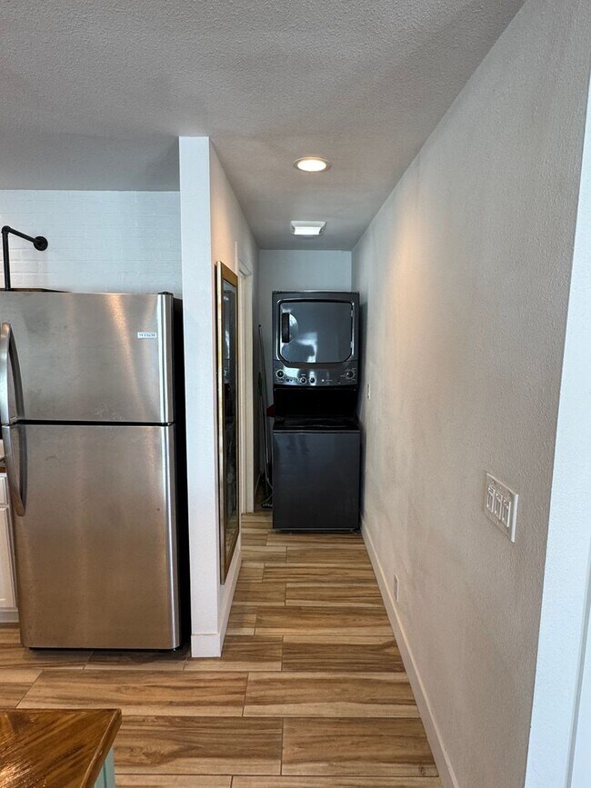 Building Photo - !! MOVE-IN SPECIAL !! Cozy Carson Back House with Skylights & Washer/Dryer