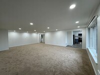 Building Photo - HUGE Three Bedroom with SPECIAL OFFER!!!