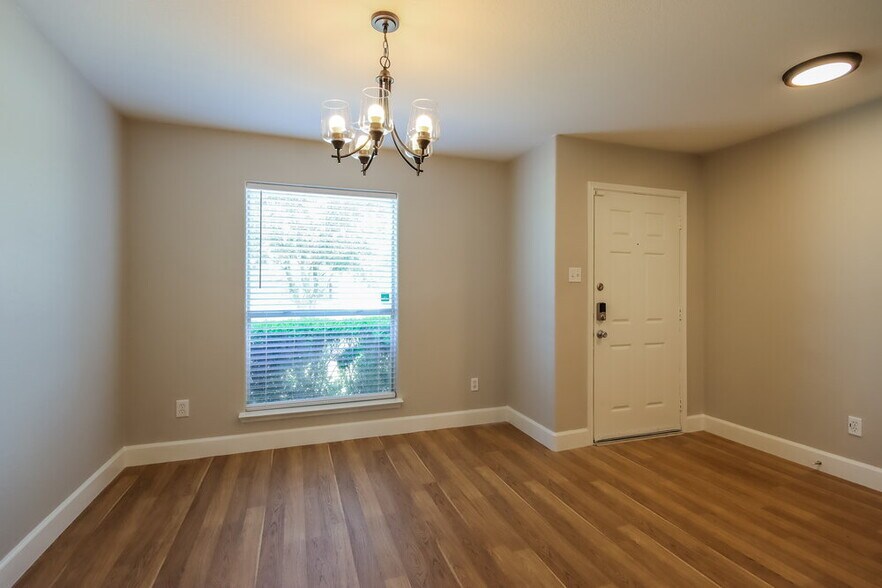 Building Photo - 8715 Sunset Pond Dr