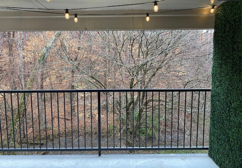 Building Photo - 3615 Essex Ave