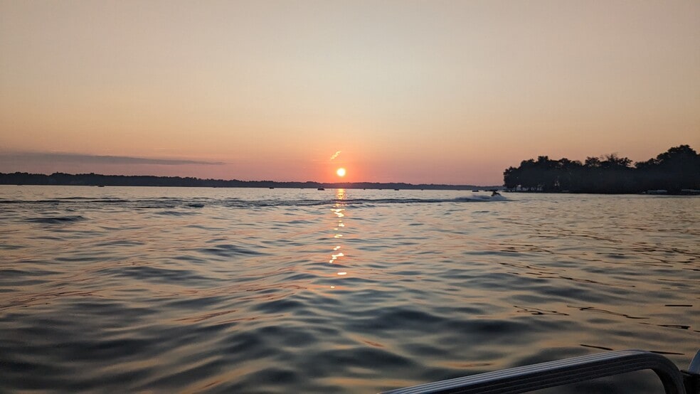 Building Photo - 8970 E Gull Lake Dr