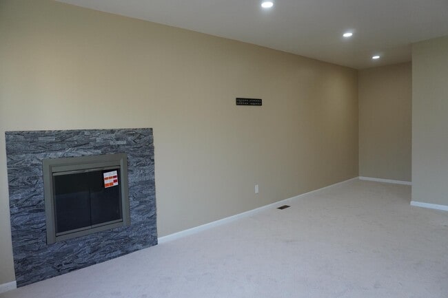 Building Photo - 4415 Fox Hill Dr